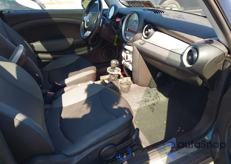 2009 Mini Cooper z USA, uszkodzony, nr VIN WMWMF33599TW75377